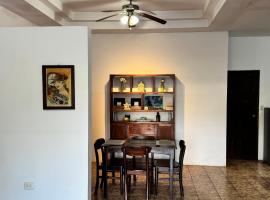 Guest House Veracruz, Hotel in León