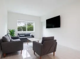 3BR Getaway, 4 Beds, Near Beach, Free Parking