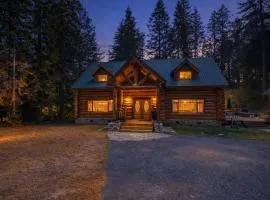 Soaring Pines Lodge by NW Comfy Cabins