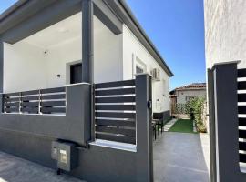 BelAir Luxury Living - 'The One Villa', khách sạn ở Kardítsa