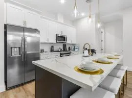 Modern 3 Bedroom 3 Bath Home Near Downtown Houston With Garage