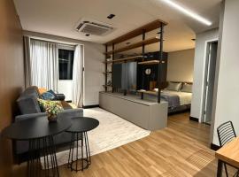 Studio Aconchegante no Number One Flat com vista mar, acomoda&ccedil;&atilde;o com cozinha em S&atilde;o Lu&iacute;s