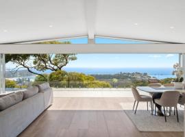 Costal Three-Storey Home with Panoramic Sea Views, hotel u gradu Bilgola