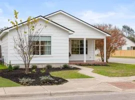 Less Than 1 Mi to Georgetown Square Pet-Friendly Getaway!