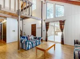 < 2 Mi to Tahoe Donner Ski Resort: Serene Retreat