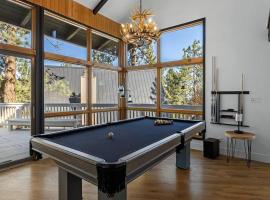 Beautiful Wrightwood Chalet, хотел в Райтууд