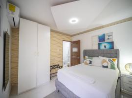 Room in the center with Outdoor Jacuzzi โรงแรมในโซซัว