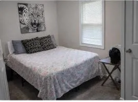 Cozy Small Private Room 3 on McDaniel Street