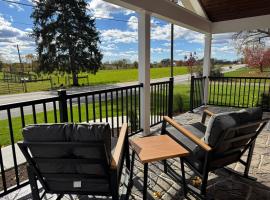Farm Views - 10 min to Sight & Sound, khách sạn ở Ronks
