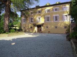 Villa Pandolfi Elmi, panzió Spellóban