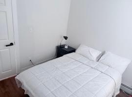 Cozy single room, Hotel in Fall River