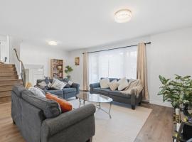 Waterloo Paradise with Rec room, Workspace, Park and close to St Jacobs Market، فندق في واترلو