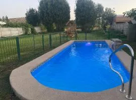 Cabaña con quincho, tinaja y piscina