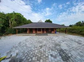 Sirimane Homestay - Pool, Estate, Home Food, Near to falls & Trekking