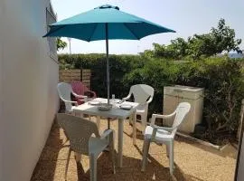 Studio cosy en bord de mer avec accès plage, terrasse et parking privé - FR-1-529-82