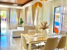 Modern 2BR Bungalow Near CCLEX Free Parking