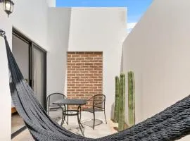 Pineda Suite 101 with Parking & Daily Housekeeping