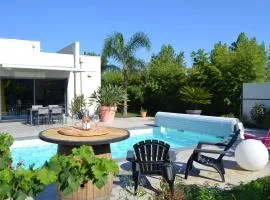 Villa Contemporaine avec Piscine Privée et Climatisation à 15min Plages - FR-1-529-251