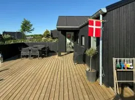 Nyrenoveret Sommerhus Med Havkig Ved Skåstrup