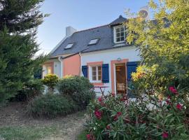 Maison calme et familiale proche du port de Sauzon - FR-1-418-270, отель в городе Sauzon