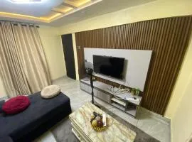 Sleek And Cozy Room And Parlor Hideaway Surulere