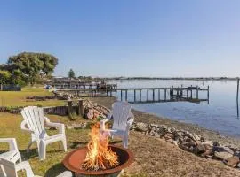 Mundoo Waters - Tranquil Waterfront Haven with Jetty