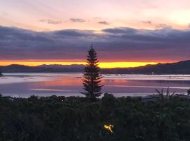 Sundown, Hotel in Parua Bay