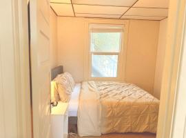 Classic Grand 1 bed in Downtown Chatham, מלון בצ'אטם