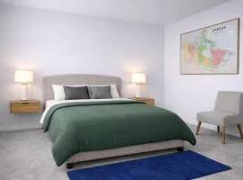 Private ensuite bedroom with independent entrance in South Pandosy Gyro beach OC KGH