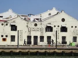 Heeren House by Amerald Group