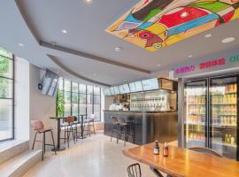 Dayin International Youth Hostel - Jing'an Joy City Suzhou Creek, hostel in Shanghai