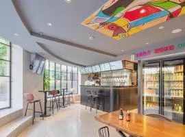 Dayin International Youth Hostel - Jing'an Joy City Suzhou Creek