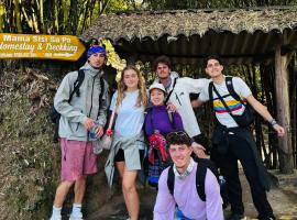 Si si house and treckking experience, Hotel in Sa Pả