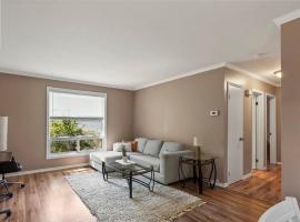 Beautiful 2bed Cottage home near Downtown Chatham, hotel en Chatham