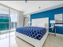 Luxury Brickell Condo with Skyline & Bay Views