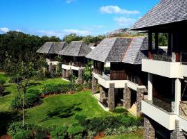 Beachfront Villa with Private Pool and Garden in 5-Star Resort, hotel a Centre de Flacq