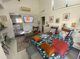 Studio tout confort, hotel v mestu Pardies