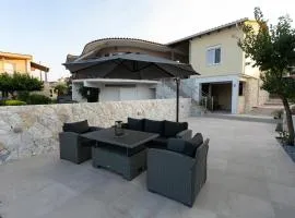 Akrolithia Guest House