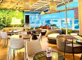 The Upperhouse Hotel by Hiverooms