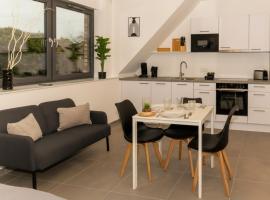 Stylish apartment in Bedburg Hau - 3 single beds, hotel v destinácii Hau