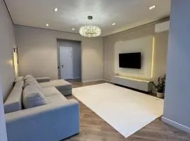 Golden Square 3-room apartment