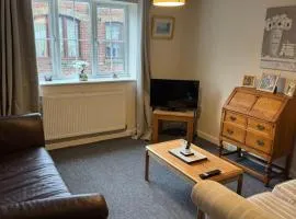Warm, Sleeps 6, Bathroom, Beach, Shops Cafes Pubs, Central Ryde