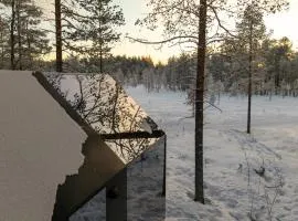 Muninn Glass Cabin with Lake View