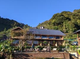 Charming Home Tà Xùa, hotel v destinaci Bắc Yên