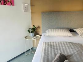 Hostel POINT, מלון בנובה גוריצה