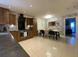 Bracknell Contemporary Stylish 3 bedroom in