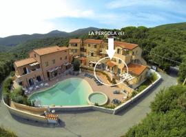 La Pergola Bilocale 6 - Cavo, hotel em Cavo