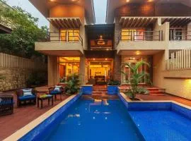 StayVista's The Happy Hive - Cozy rooms and a pool for a delightful stay