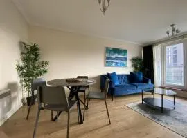 2-Bedroom Apartment with Balcony & Parking in Central Woking