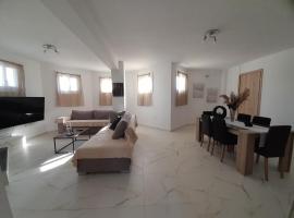 Athina's Coastal Escape, Hotel in Lóngos